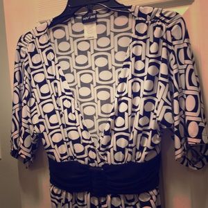 Black and white stretchy top